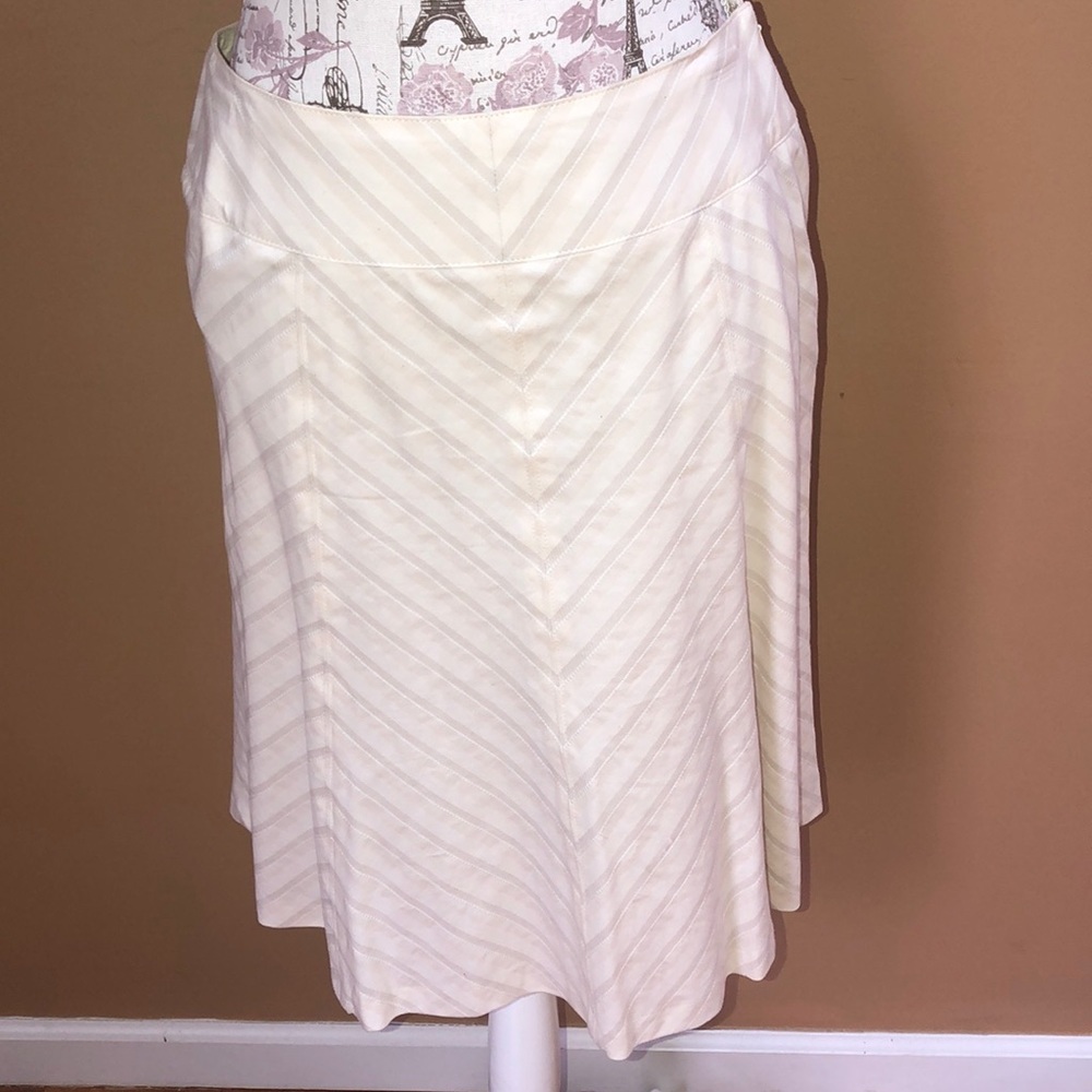 Ann Taylor 6P Cream V Skirt